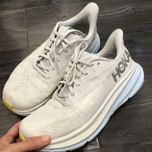 Hoka Clifton 9 White Size 7.5D